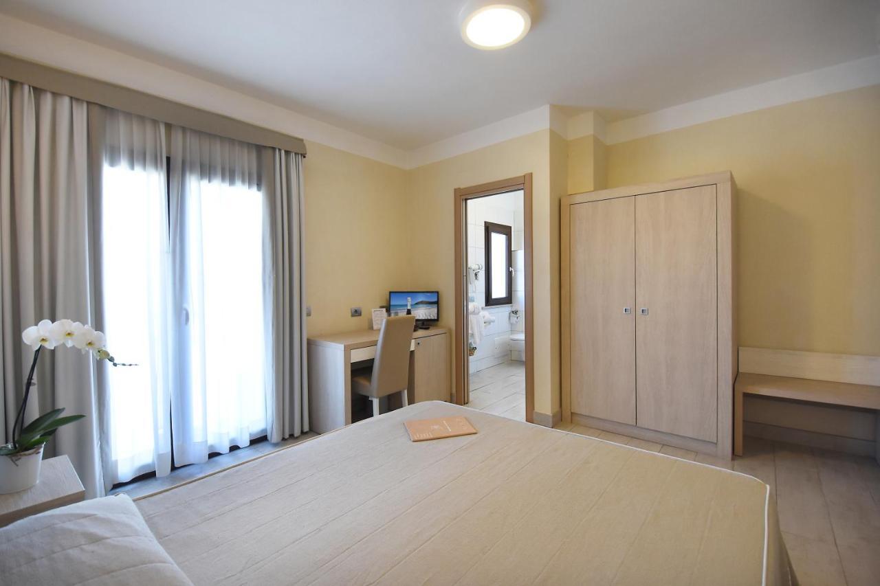 Hotel Belvir Villasimius Kültér fotó